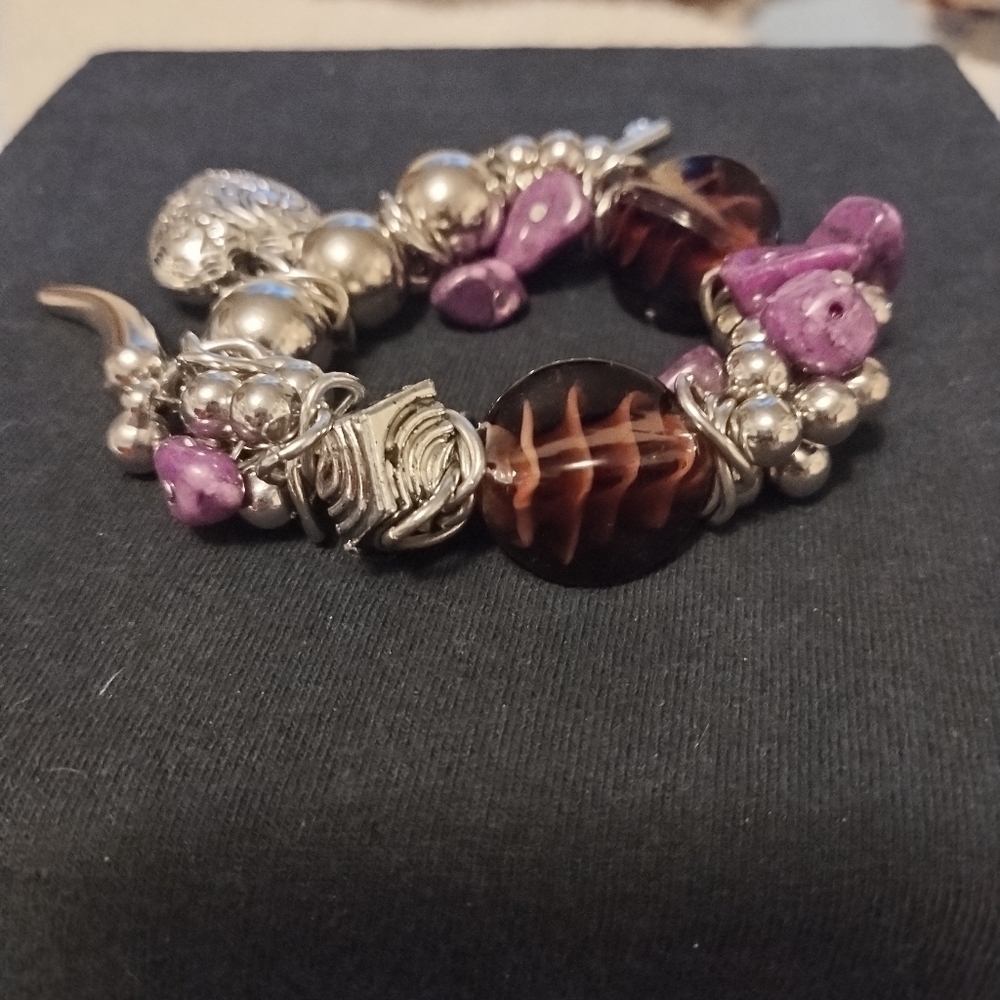 Set of 4 Vintage Chunky Bracelets - Picture 9 of 11